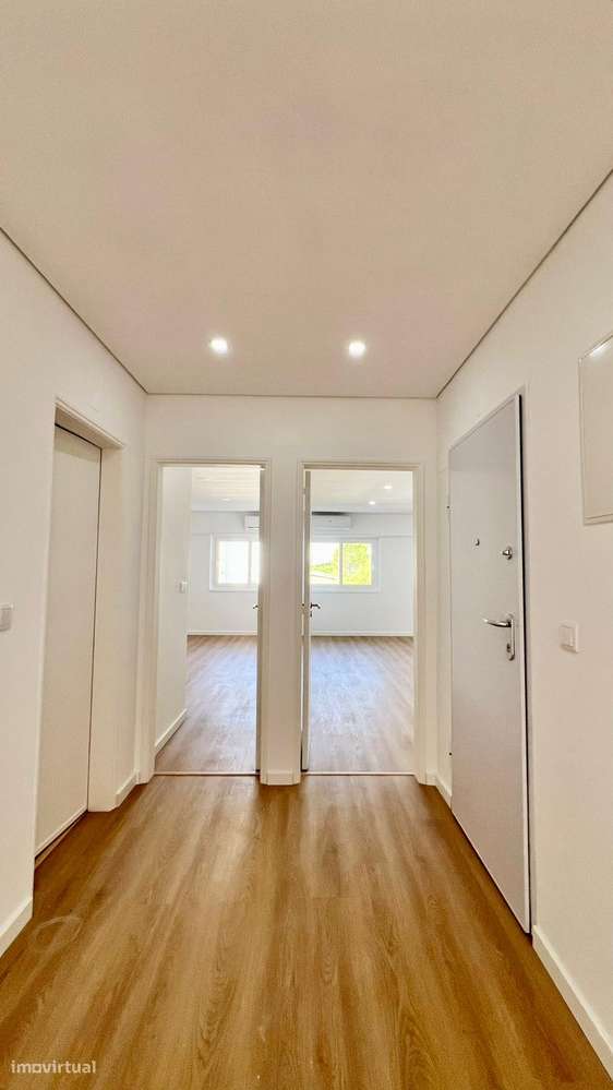 Apartamento T3+1 Duplex | 154 m² | Totalmente Remodelado | Queluz-21