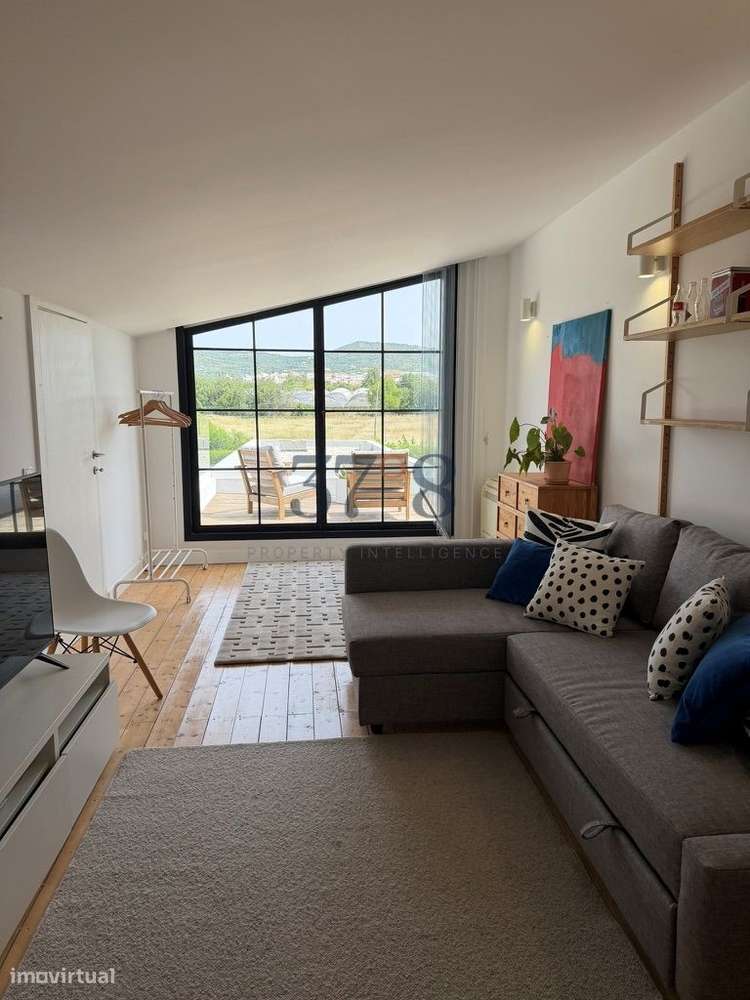 Uma vivenda de 4 quartos com piscina, num terreno de 2 hectares a 10 m-42