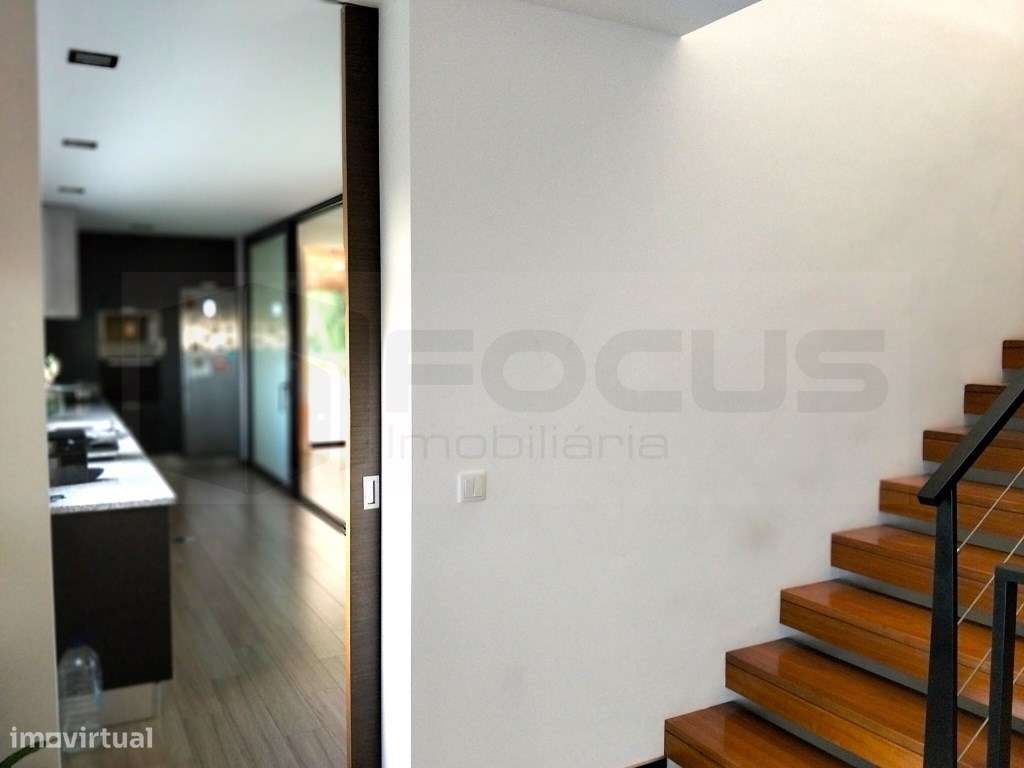 Moradia T4 de arquitetura contemporânea, às portas da cidade - AVEIRO-11