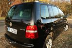 Volkswagen Touran 2.0 FSI Highline - 26