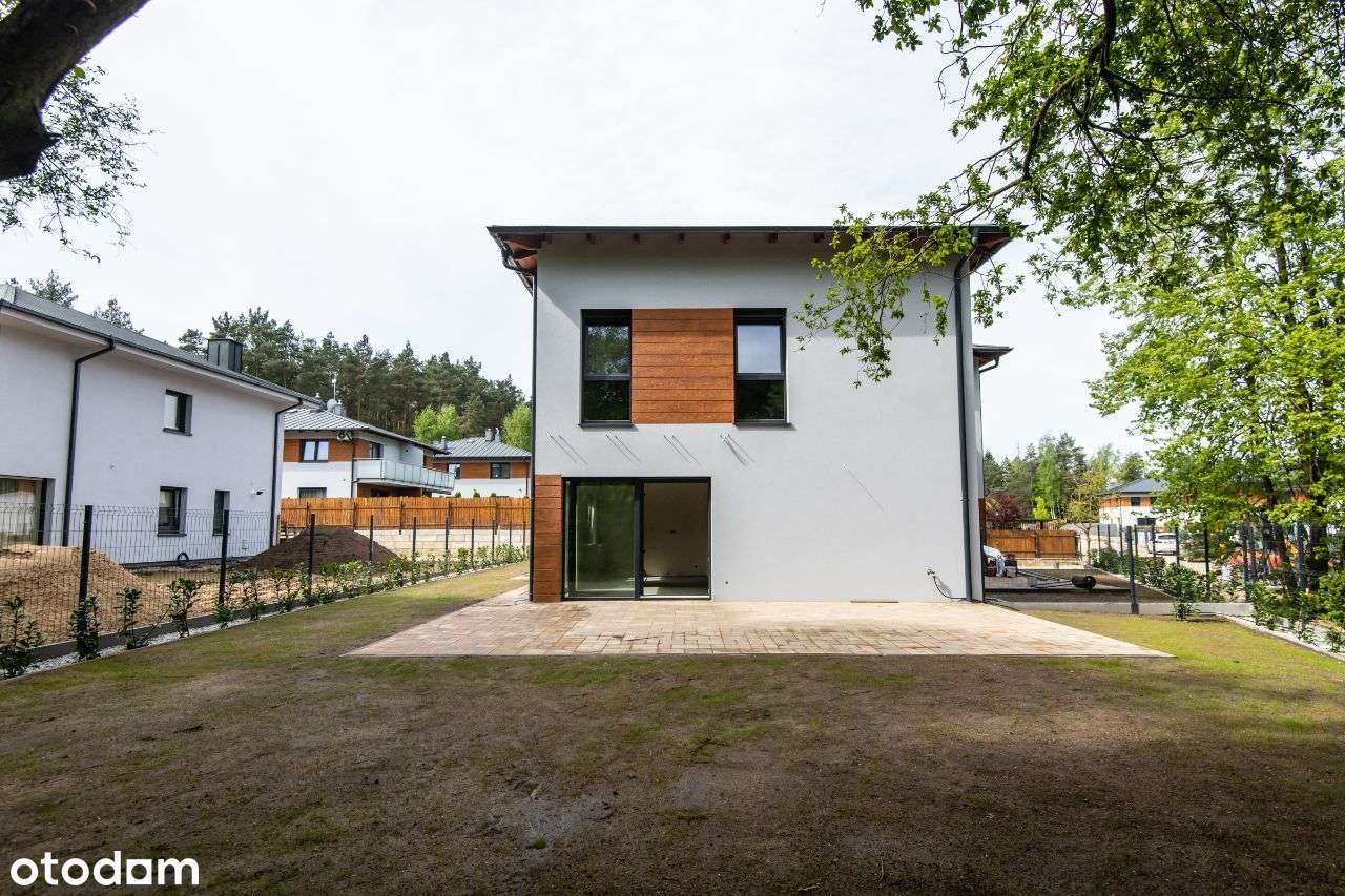 Bliźniak z wysoką piwnicą w Lusowie - dookoła LAS-2