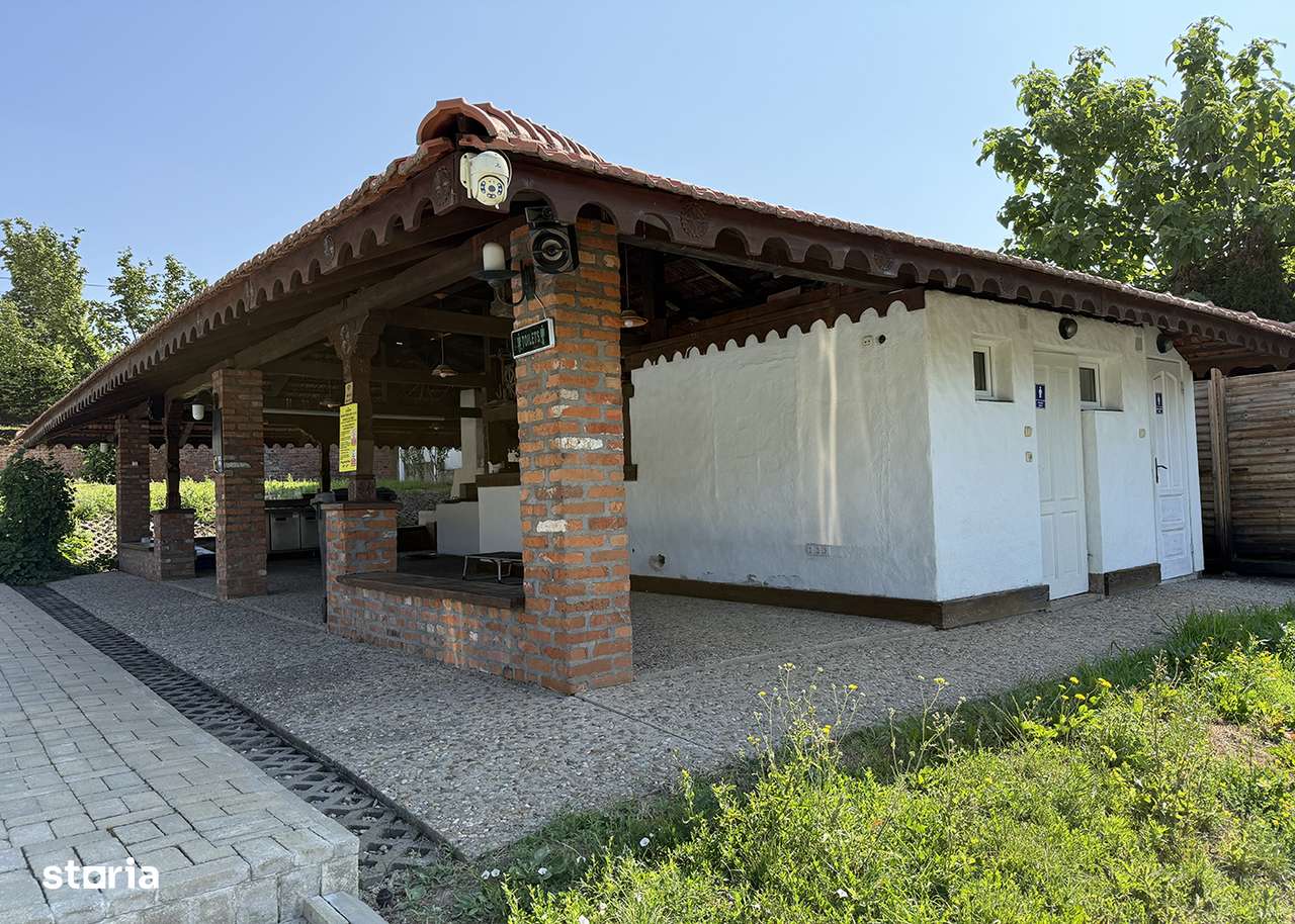 Casa / Restaurant / Pensiune / - pe malul lacului din Paleu - IMOBIHOR - Imagine principală: 4/13