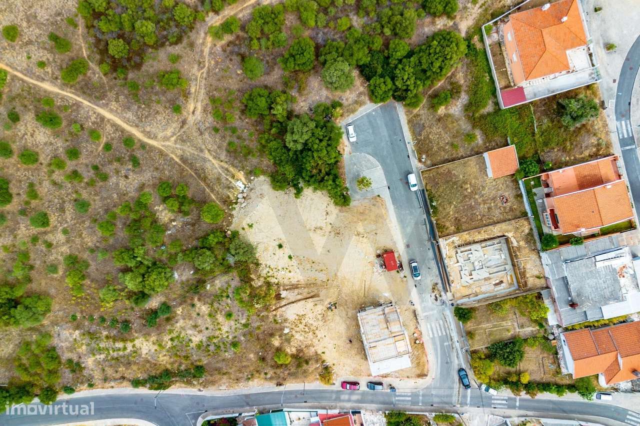 Terreno no Estoril, a 5min a pé do Estádio, com 650m2 de área - Grande imagem: 2/16