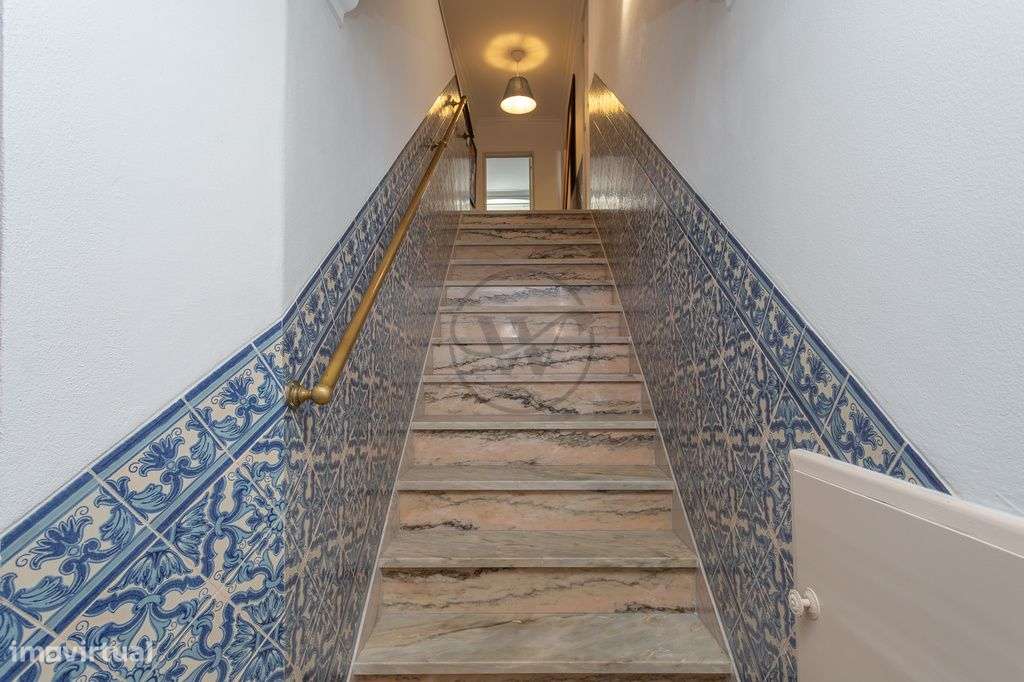 Moradia T5 com jardim e piscina no coração histórico de Azeitão-22