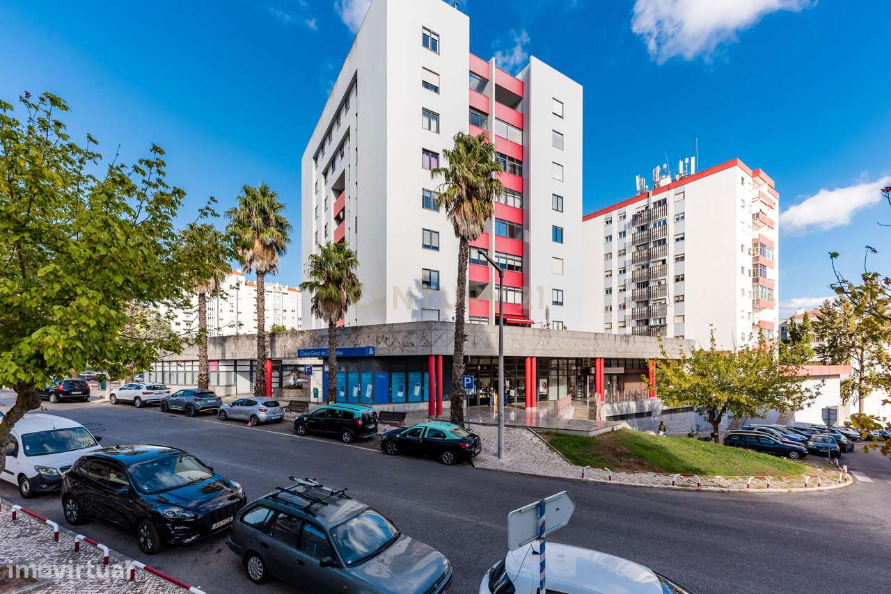 T3 totalmente remodelado c/ Garagem Box e Estacionamento – Odivelas - Grande imagem: 3/23