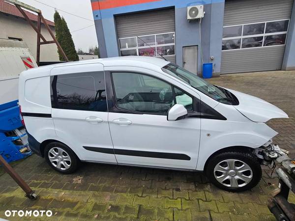 Ford Transit Courier - 10