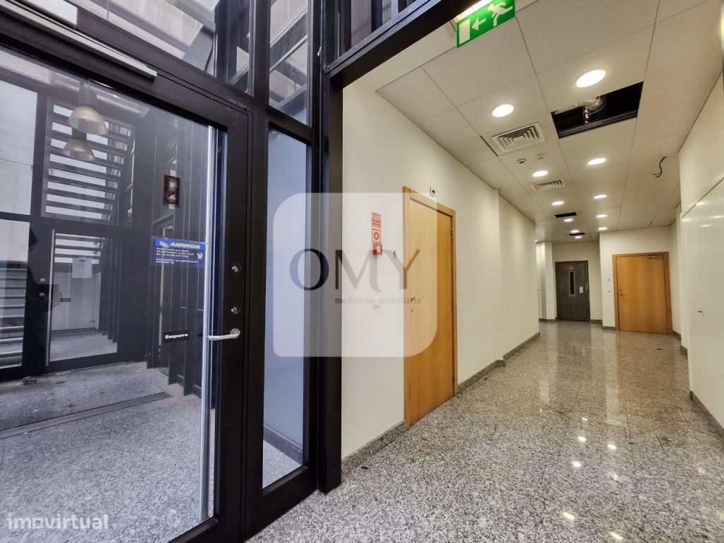 Prédio Junto à Loja do Cidadão na Zona Histórica de Vila Real - Grande imagem: 3/41