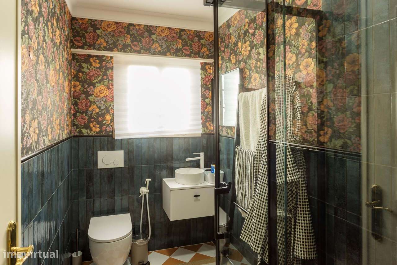 Moradia remodelada com jardim, garagem e vista desafogada, Algueirão,-34