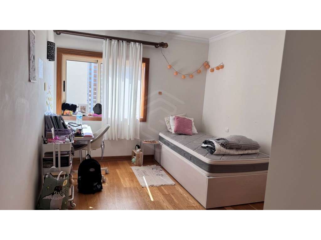 Apartamento T4, no centro com 2 estacionamentos, Faro, Algarve - Grande imagem: 2/41