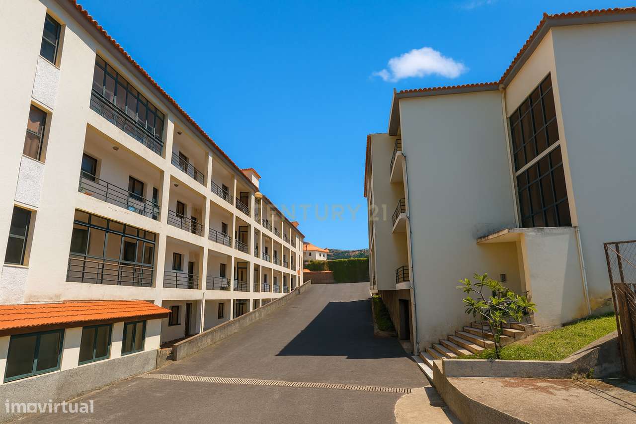 T2 Com Garagem Em Zona Tranquila De Santa Cruz Madeira