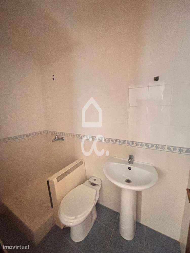 OPORTUNIDADE DE INVESTIMENTO---Moradia T2, Kitchenette, 2 WC de serviç-12