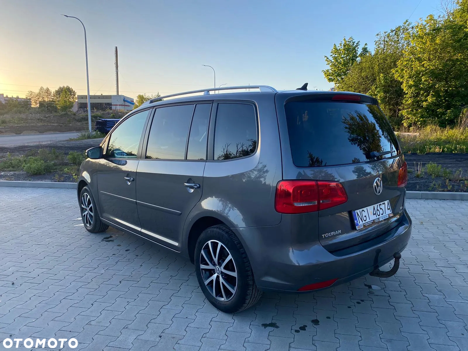 Volkswagen Touran 1.6 TDI DPF BlueMot Comfortline - 4