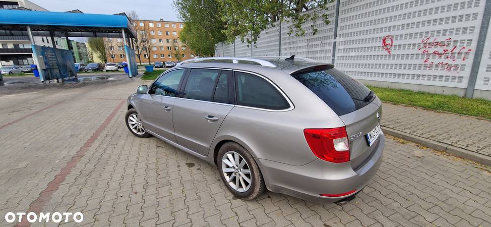 Skoda Superb 2.0 TDI DSG Exclusive - 10