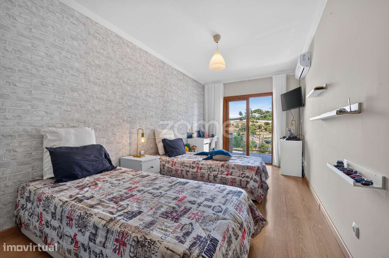 Apartamento T3 na Urbanização do Jardim da Amoreira - Ramada-19