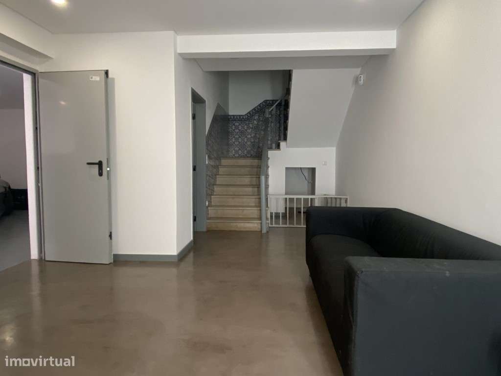 Moradia T3 com Piscina em Sesimbra-33