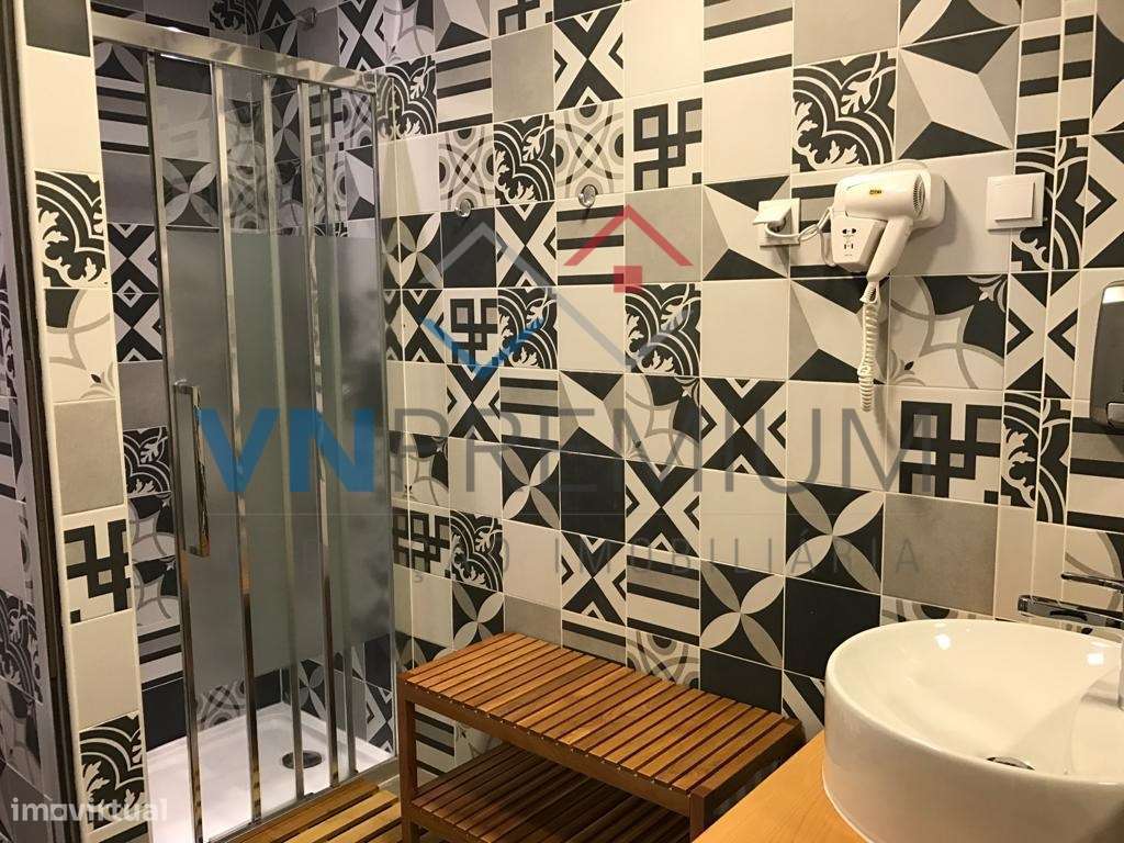 Charmoso Hostel a venda em Lisboa junto ao terminal dos Barcos de C...-9