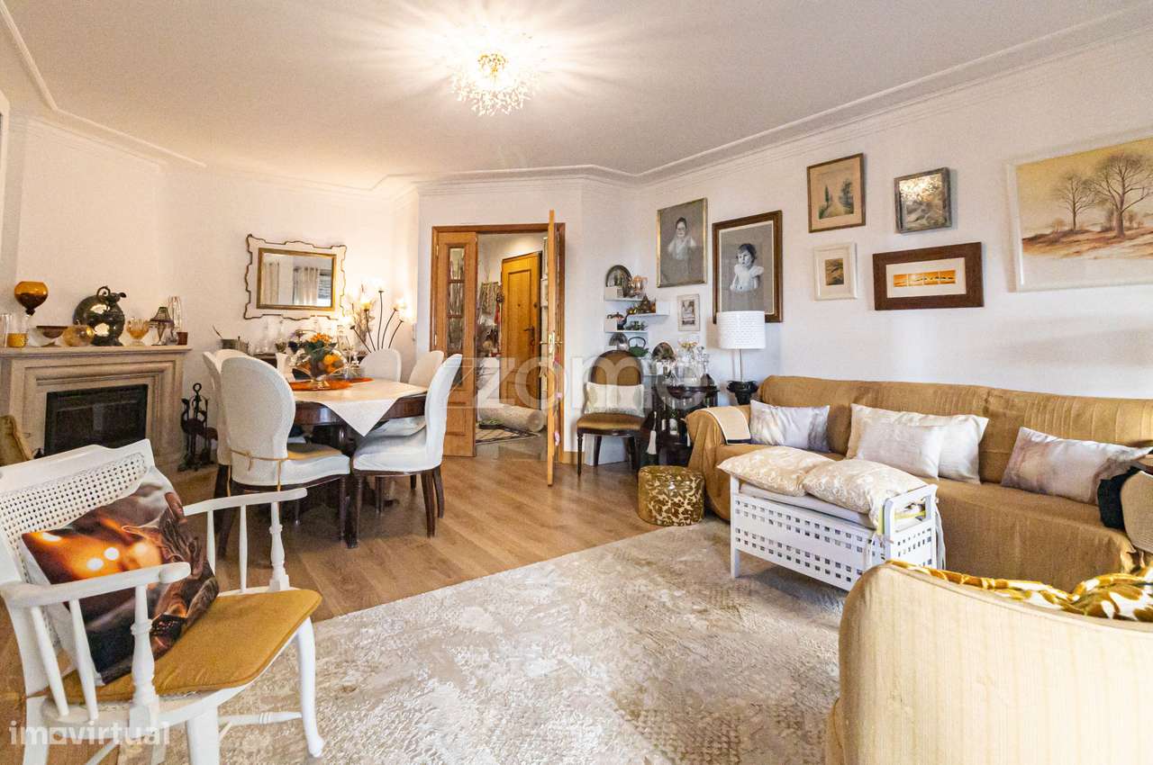 Apartamento T2 à venda na Rua Holanda-0