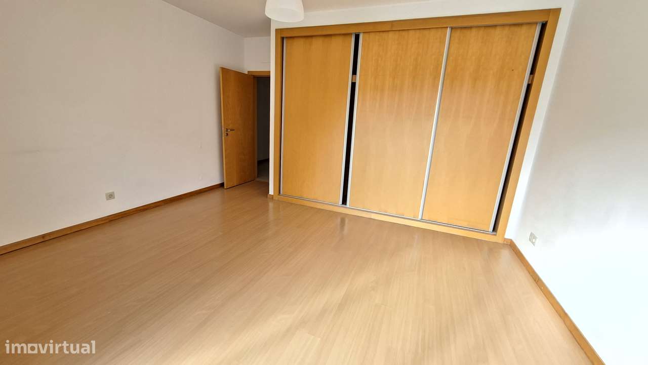 Apartamento T3 com 236m², Garagem, Lugar  estacionamento  Pinhal Novo-11