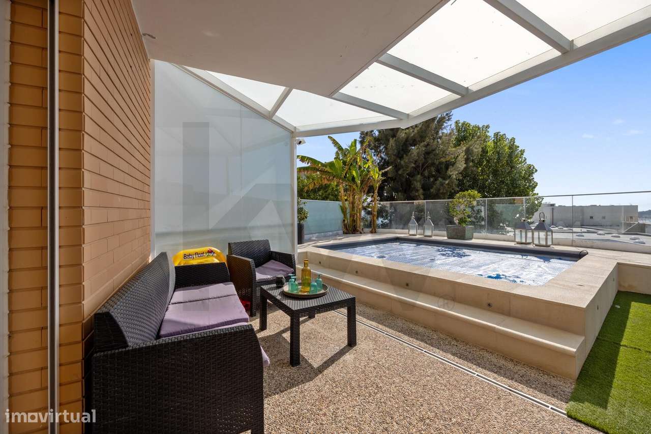 Moradia T3 Renovada a 300m da Praia da Califórnia com Piscina Privada - Grande imagem: 4/36