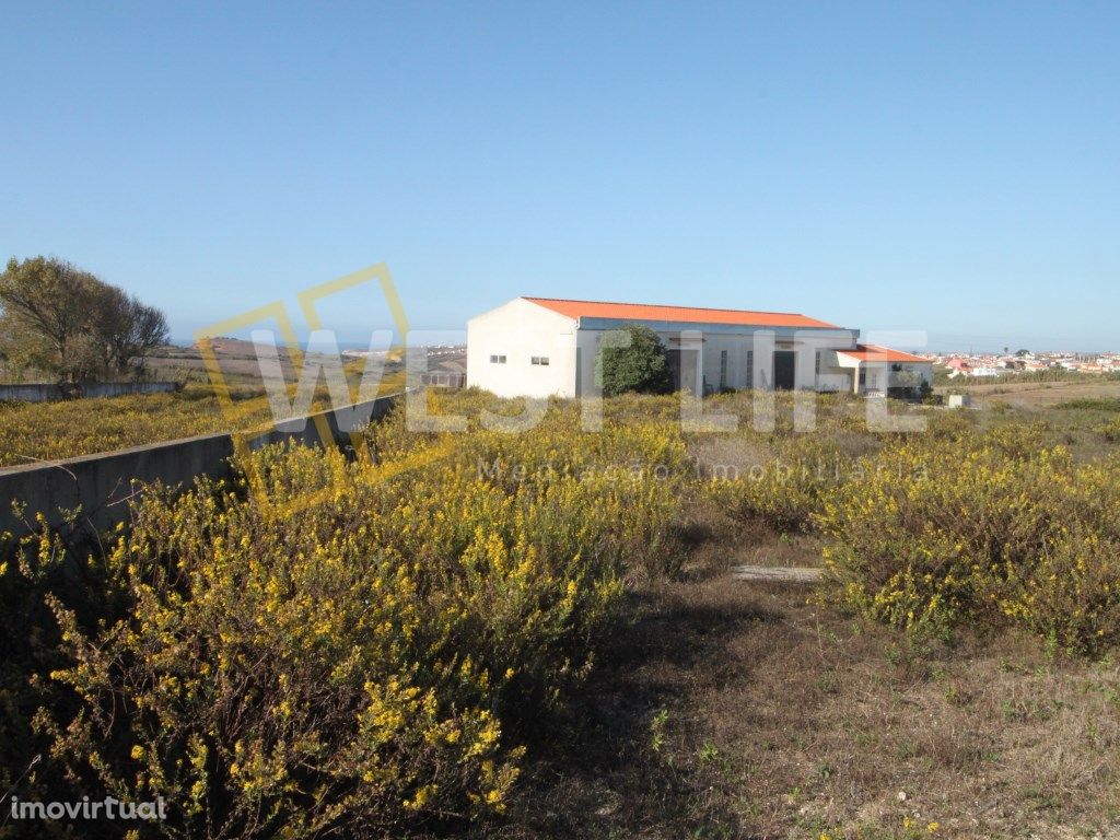 Terreno de 10860m2 com armazém e PROJETO APROVADO de post...