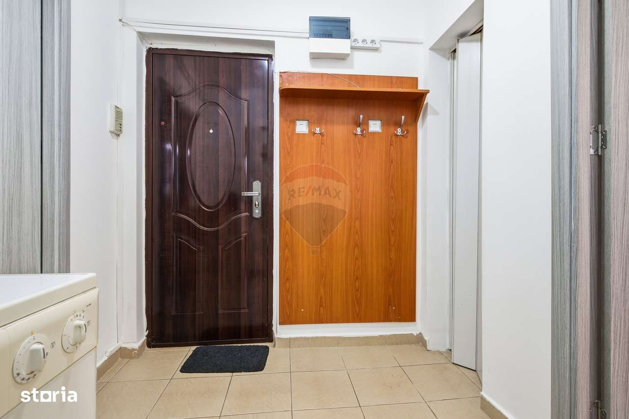 Apartament cu 3 camere de vânzare în zona Palat-5