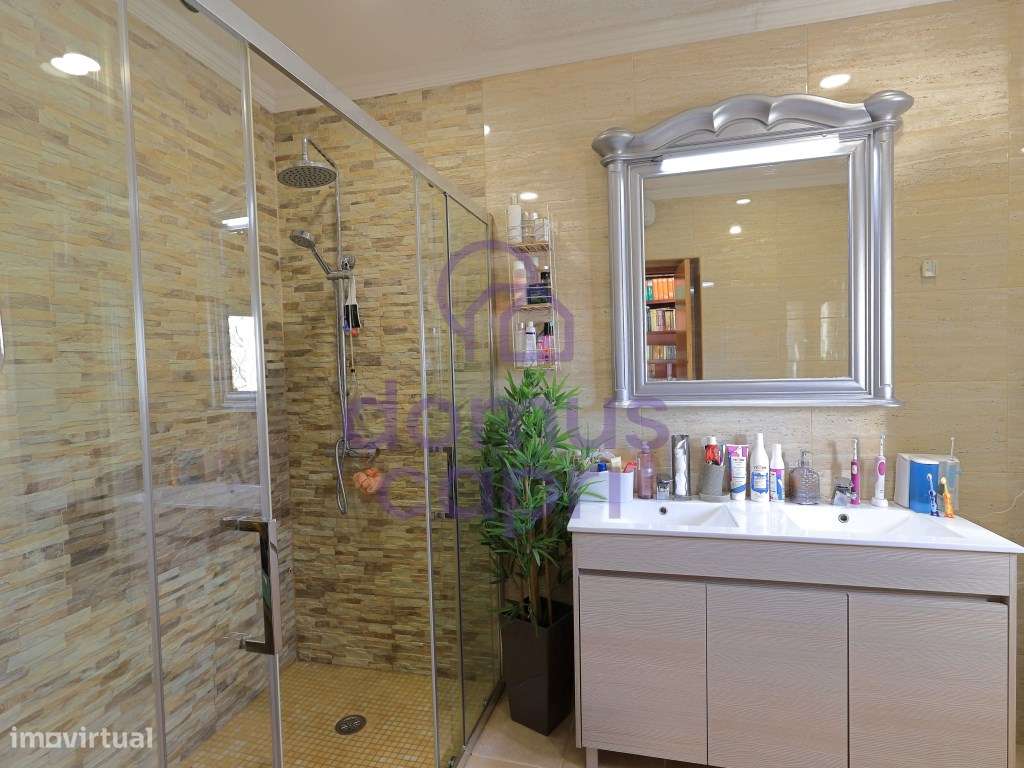 Moradia T4 com Piscina e Garagem em Peral - São Brás de Alportel-10