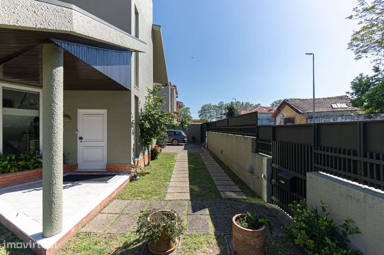 Moradia totalmente remodelada na melhor zona das Antas-52