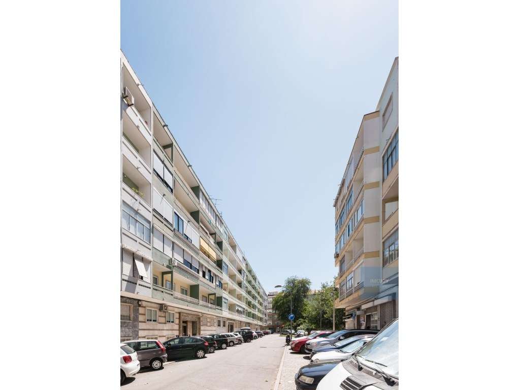 Apartamento T4 com Varanda no Último Piso em Alvalade Junto ao Camp...-23