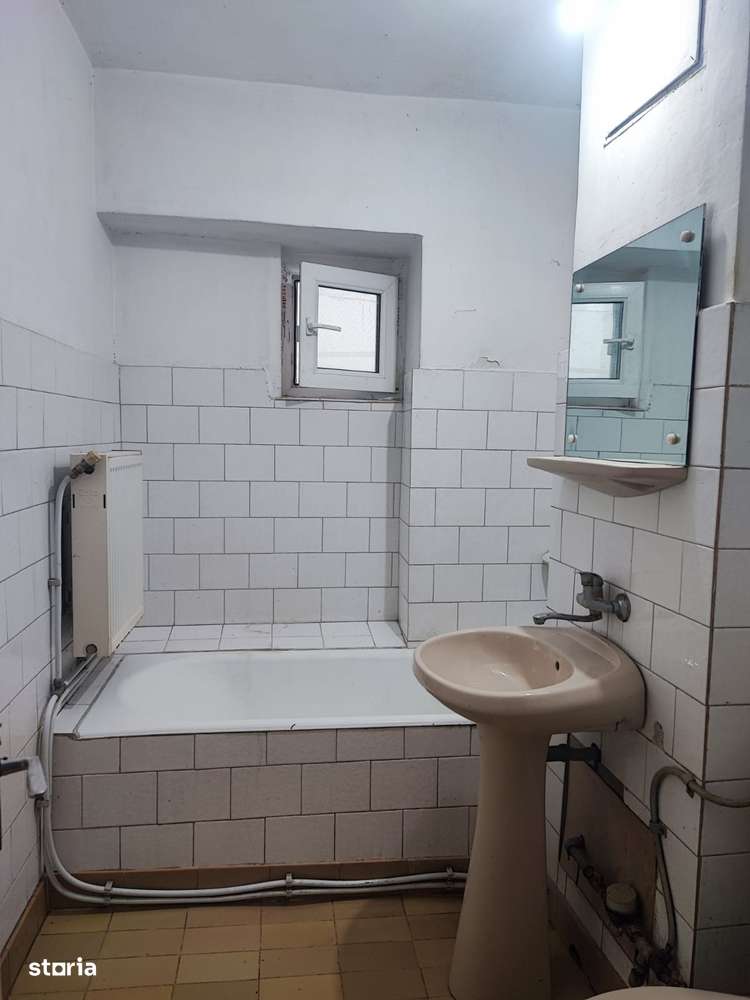 Apartament cu 3 camere decomandat zona Centru Gara bloc cadre  1990-5