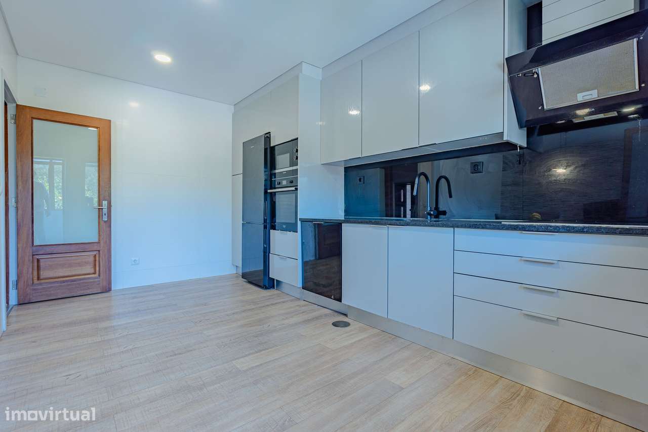 T3 Geminada com jardim, terraço e garagem em Canelas-27