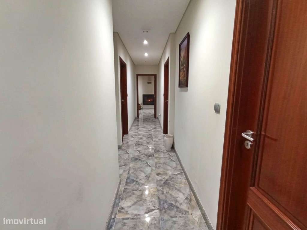 Andar Moradia T3 com Logradouro e Garagem - Grande imagem: 2/16