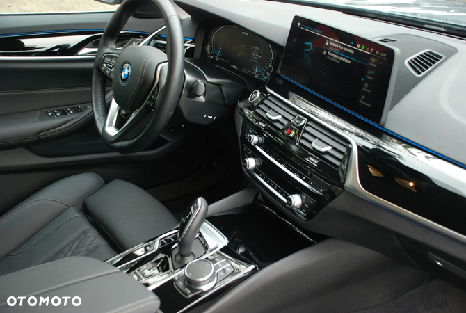 BMW Seria 5 530i mHEV sport - 17