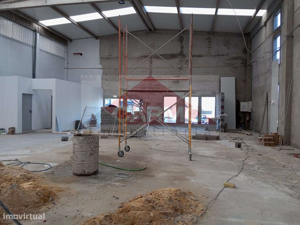 Armazém para Arrendamento bem Localizado. - Grande imagem: 2/16