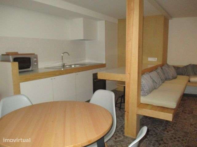 T2 remodelado Alta de Coimbra - Grande imagem: 3/30