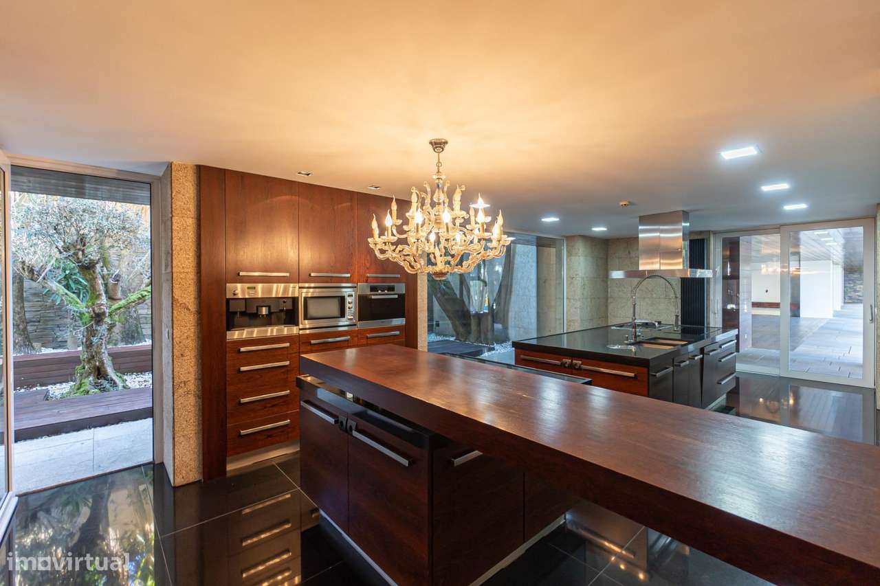 Moradia de Luxo com Elevada Privacidade, Piscinas Interior e...-9