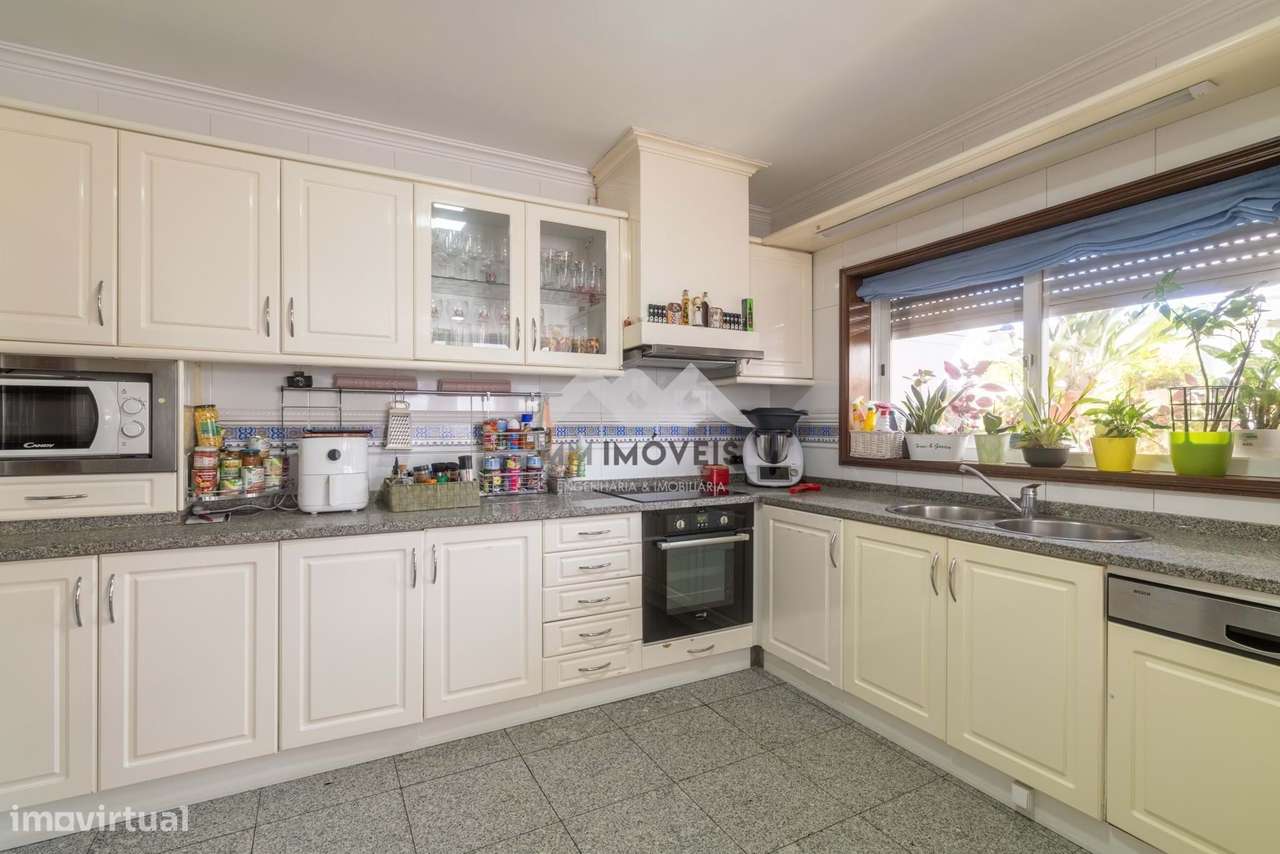 Moradia T4 | 3 Frentes | Terraço | Cave | Box - Grande imagem: 4/60