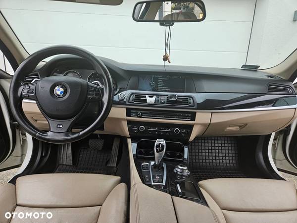 BMW Seria 5 525d xDrive - 13