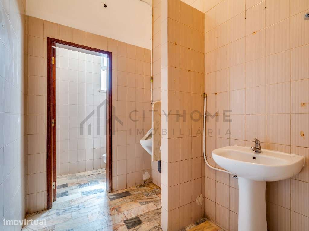 Espaço comercial com piscina e múltiplas possibilidades de negócio ...-10