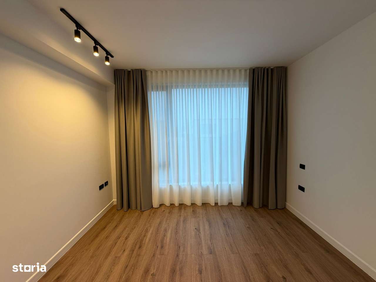 LA CHEIE! GATA DE MUTARE-TEREN 300 MP școală Americana 3 min.-7