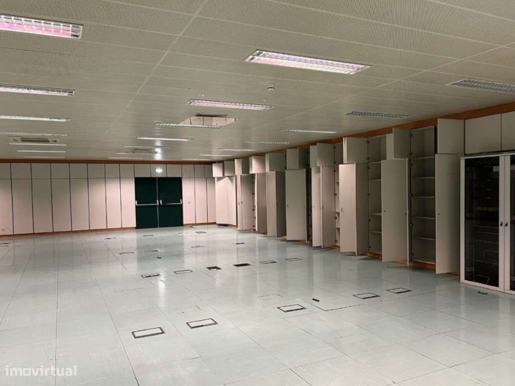 Armazém à venda em Carnaxide-8