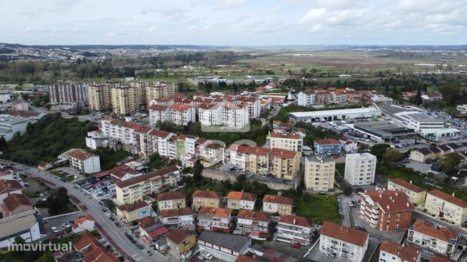 Apartamento T3 com terraço e arrumos em Eiras.-17