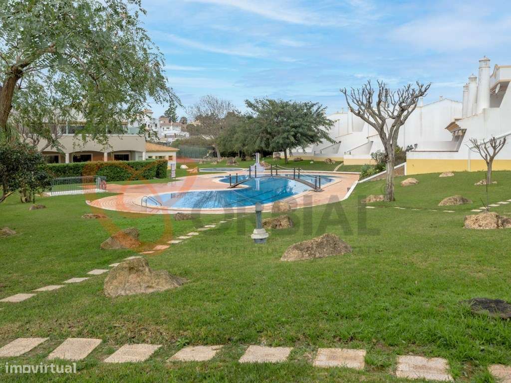 Moradia V2 para venda, inserida em condomínio privado com piscina, ...-11