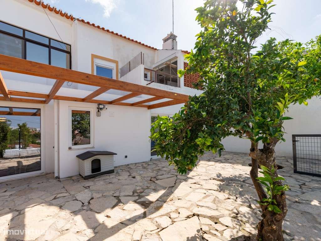 Entre o Castelo e a História | Moradia T2 com Jardim e Garagem no C...-19