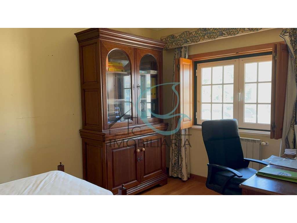 Moradia T4 em Azeitão - Excelente Oportunidade-22