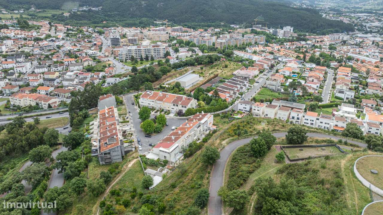 Moradia T5+1 no Centro de Braga, Nogueira-30