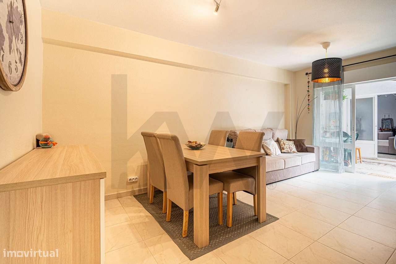 Apartamento T2 em Paço de Arcos: Conforto Exclusivo com Pátio Privativ-25