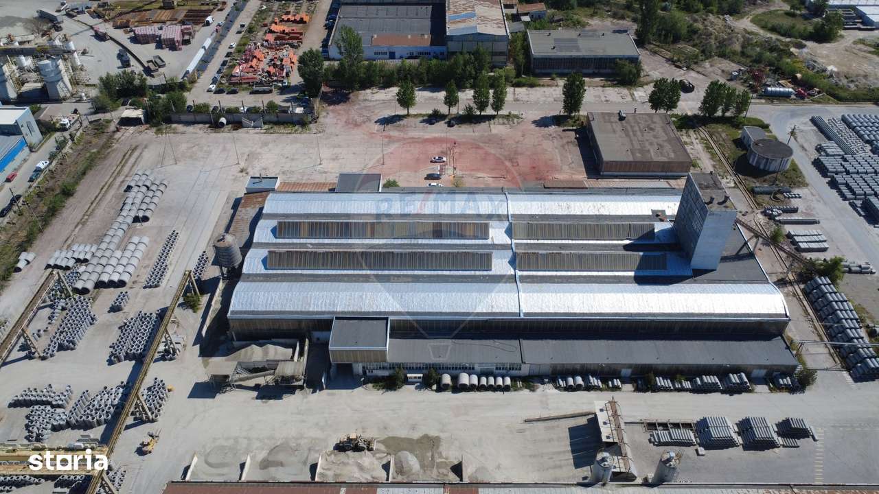 Teren industrial 35.000 mp cu hale de productie Craiova - Imagine principală: 1/13