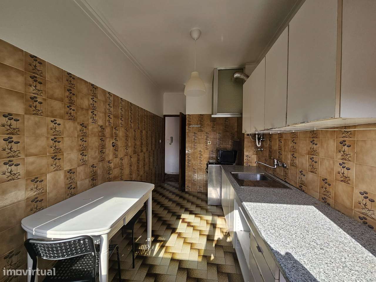 T2 na Amadora – Oportunidade para Remodelação Total - Grande imagem: 2/12