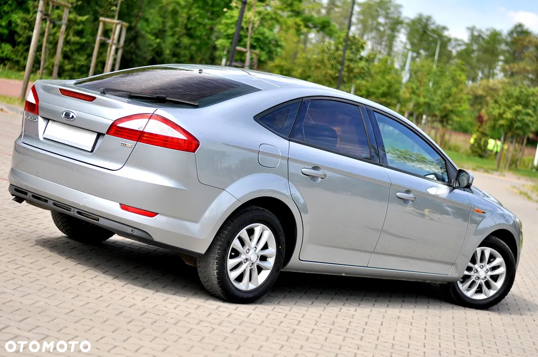 Ford Mondeo 1.8 TDCi Ambiente - 9