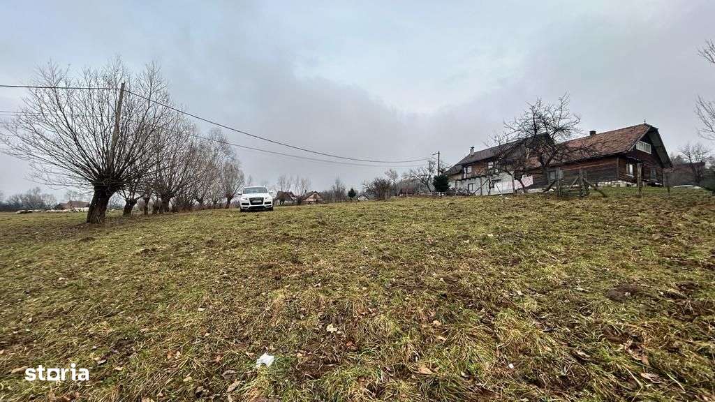 Teren Moieciu cu vedere catre Piatra Craiului - Imagine principală: 4/7